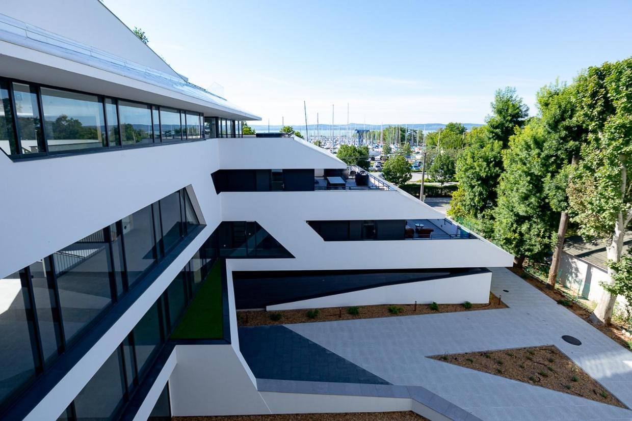 Marina Apartman Hotel Balatonszemes Exterior photo