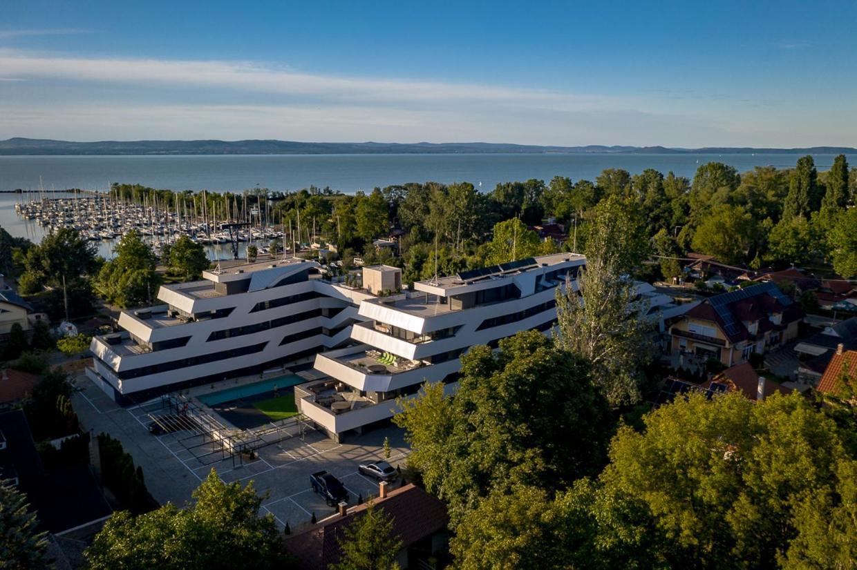 Marina Apartman Hotel Balatonszemes Exterior photo