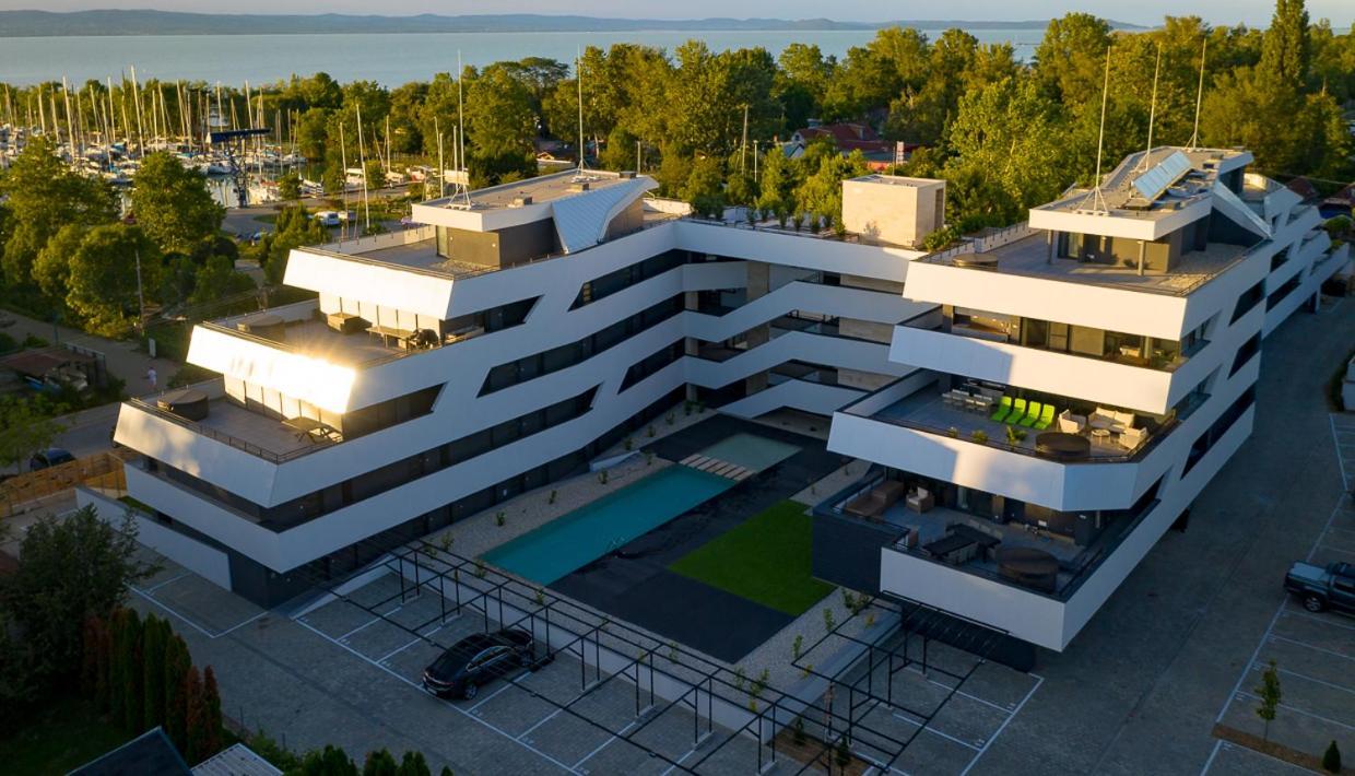Marina Apartman Hotel Balatonszemes Exterior photo