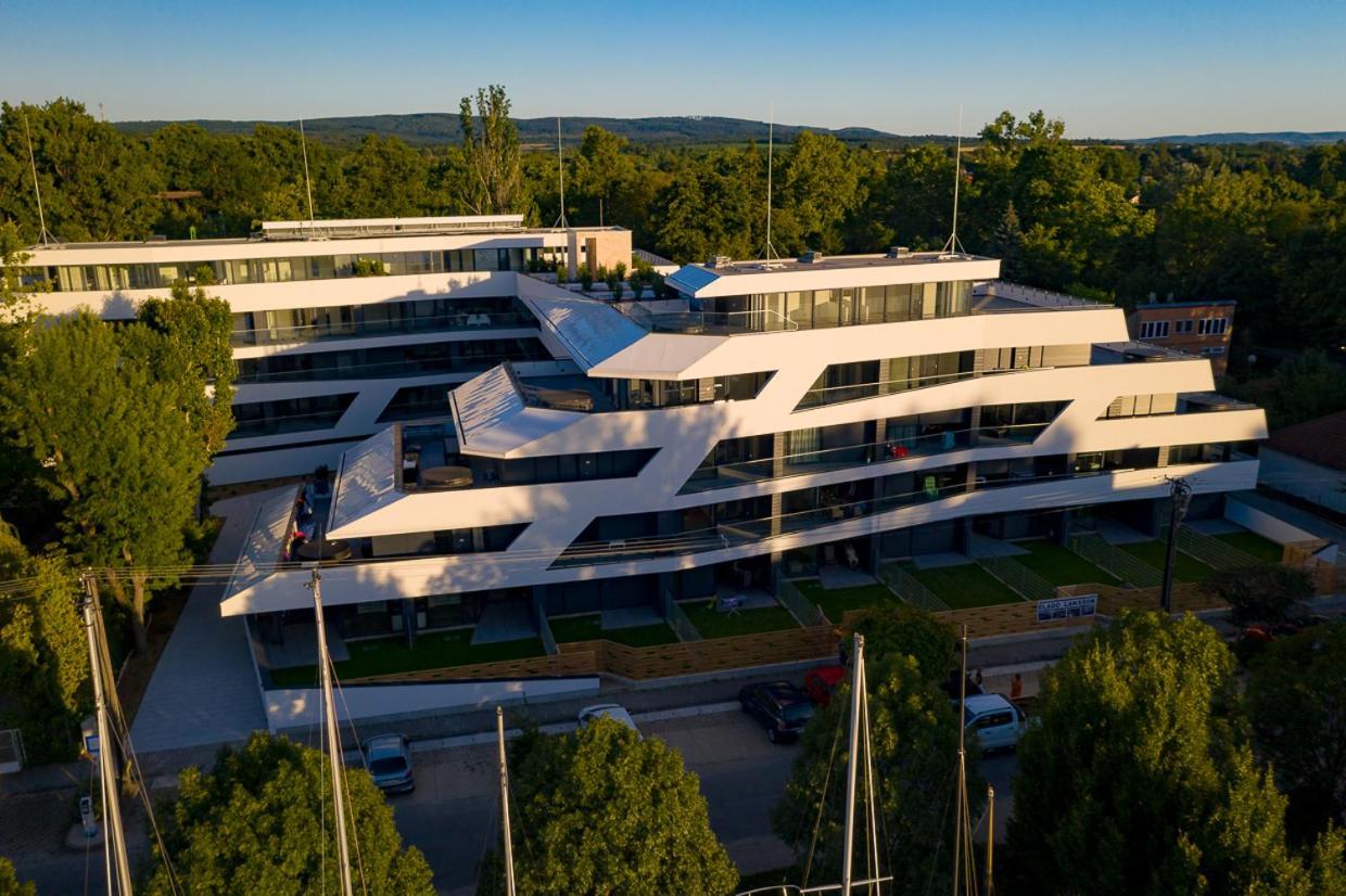 Marina Apartman Hotel Balatonszemes Exterior photo