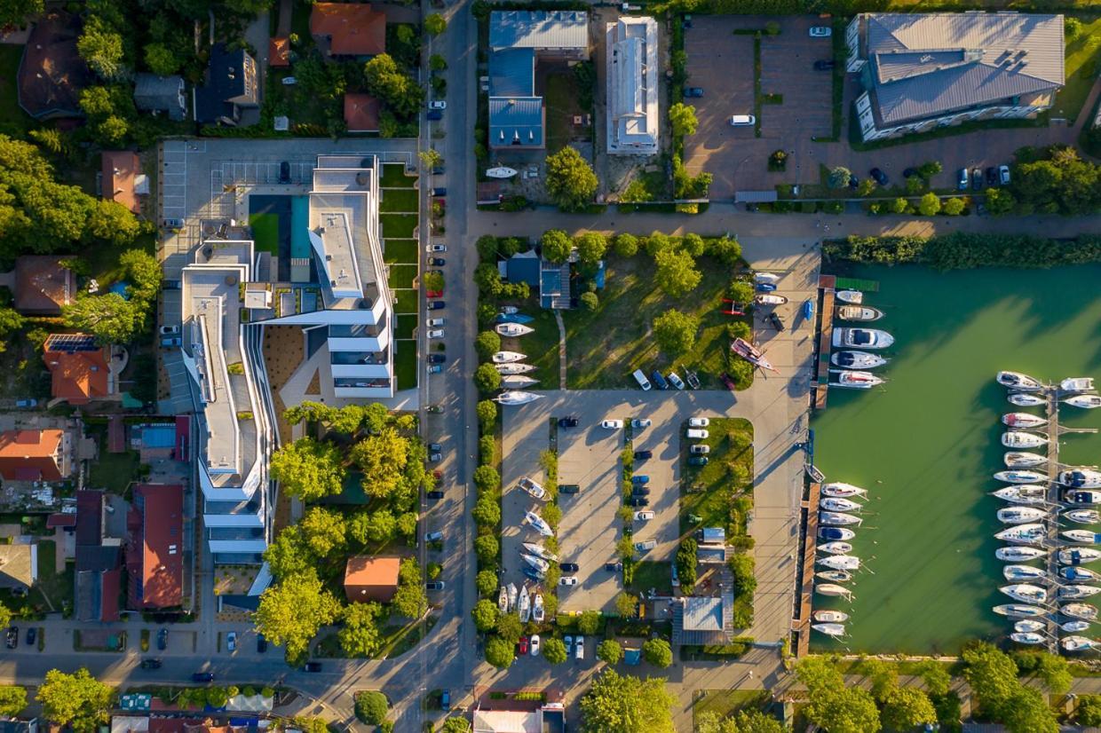 Marina Apartman Hotel Balatonszemes Exterior photo
